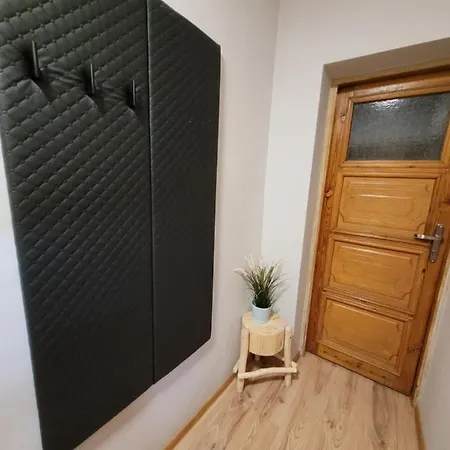 Apartament Morskie Oko Krupowki 48, Budynek Polskie Koleje Linowe